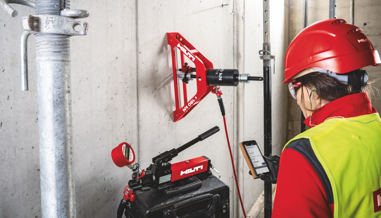 Appareil à essais de traction pour service d’essais sur chantier Hilti sur chevilles à béton