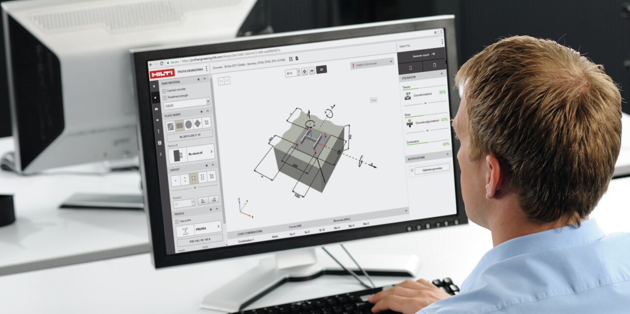 Un ingénieur utilise PROFIS Engineering sur son ordinateur
