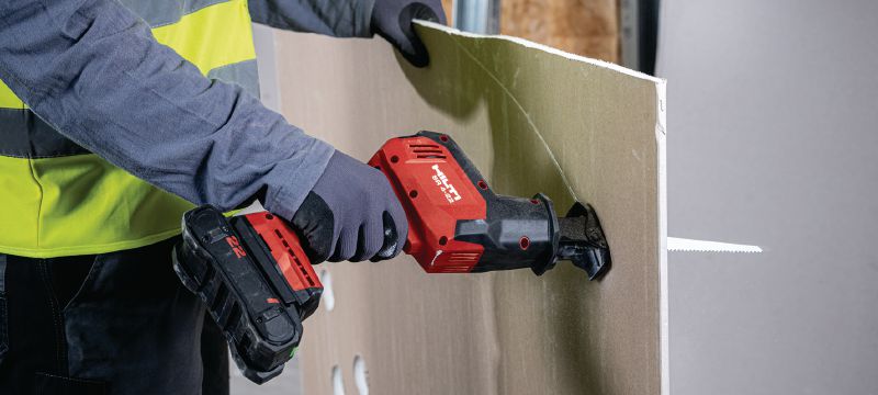 SR 4-22 Met één hand te bedienen reciprozaag Compacte, lichte, snoerloze, met één hand te bedienen en koolborstelloze reciprozaag voor gewone afbraak en snel, nauwkeurig snijden (Nuron accuplatform) Toepassingen 1