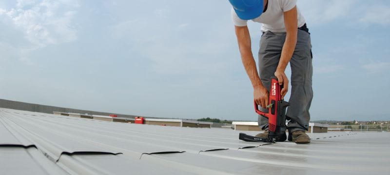 X-ENP MX Metalen plafondbevestigingen (op strip) Nagels op strip voor het bevestigen van metalen platen op staalconstructies met kruitschiethamers Toepassingen 1