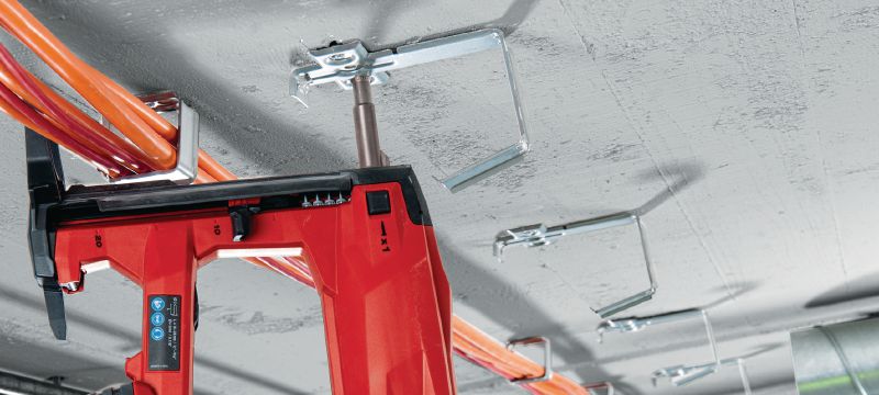 Attache métallique X-ECH-FE MX Attache pour les câbles en faisceau à fixer avec des clous en bande ou des chevilles aux plafonds ou sur les murs Applications 1
